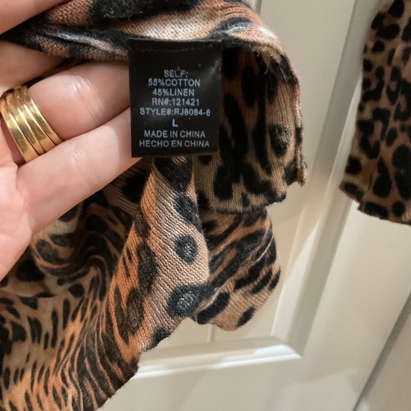 ⭐️Leopard print cardigan⭐️ - Picture 7 of 7